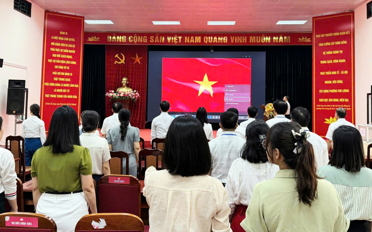 Phường Phú Lương tổ chức Lễ chào cờ tháng 6/2026, ủng hộ quỹ Đền ơn đáp nghĩa 2026