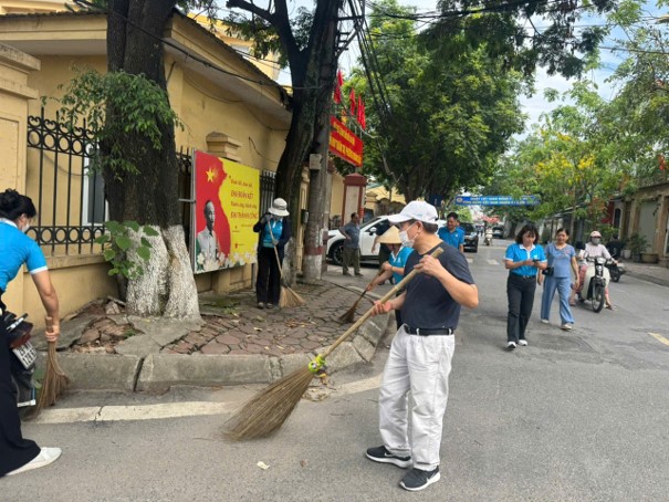 Lễ khởi công Dự án tu bổ, tôn tạo Đình Tứ Kỳ, phường Hoàng Liệt; Ra quân hưởng ứng phong trào “Toàn dân chung tay bảo vệ môi trường, vì Thủ đô xanh - sạch - đẹp”- Ảnh 5.