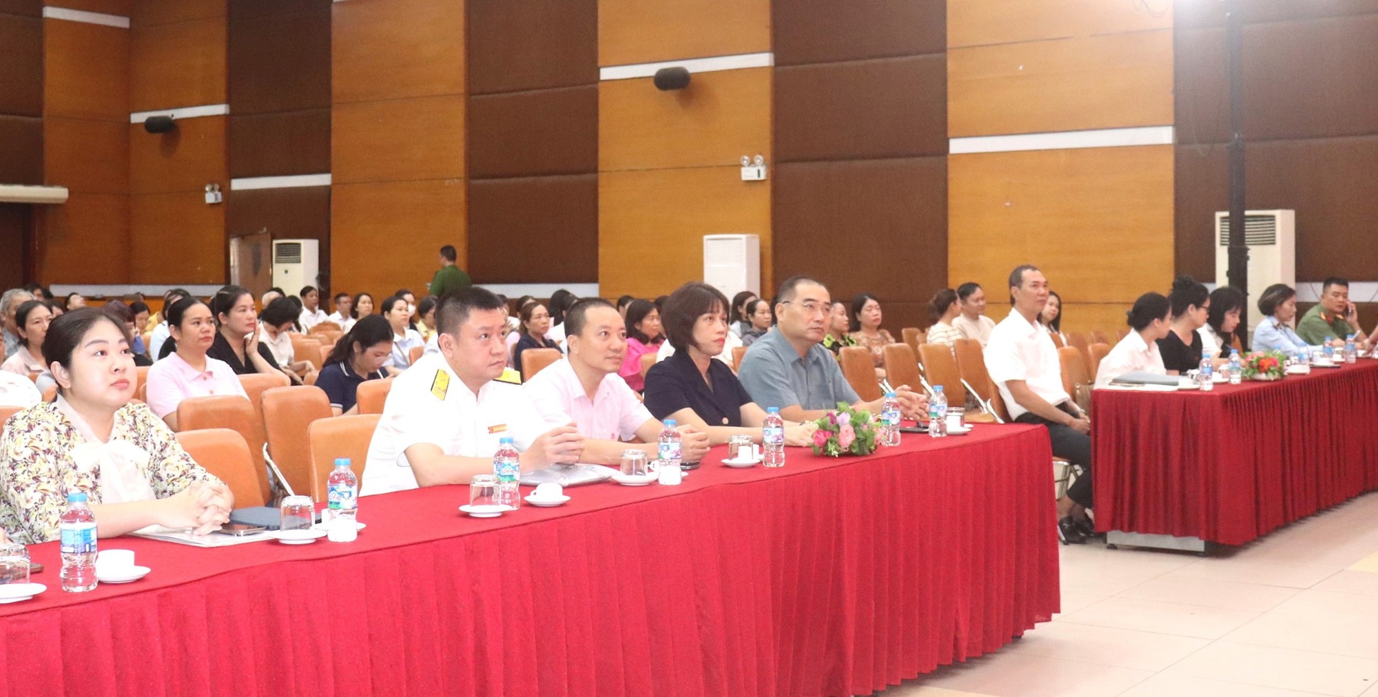 Phường Bạch Mai tổ chức đối thoại, tháo gỡ vướng mắc cho người dân và doanh nghiệp- Ảnh 2.