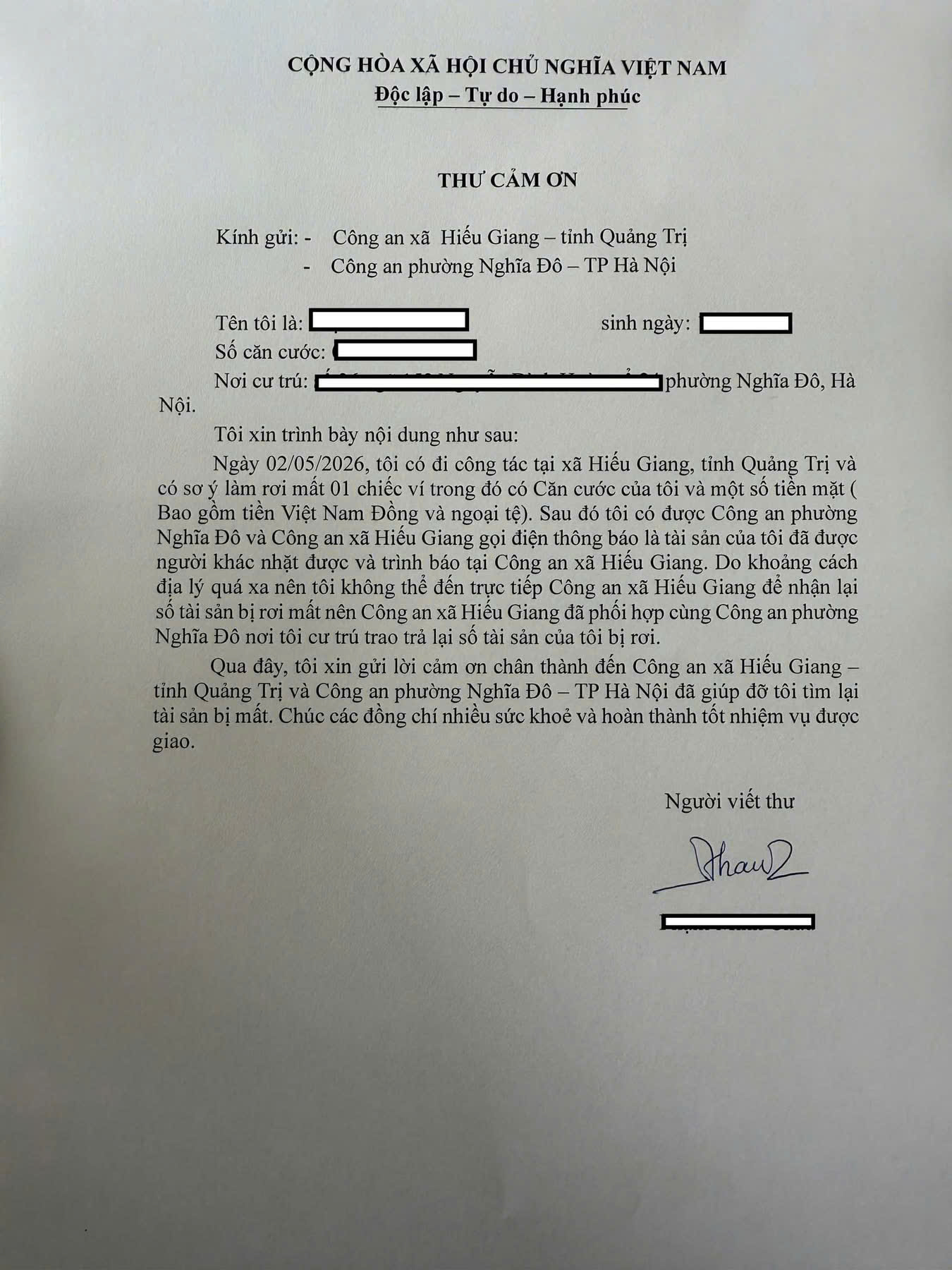 Công an phường Nghĩa Đô phối hợp trao trả tài sản thất lạc cho công dân- Ảnh 2.