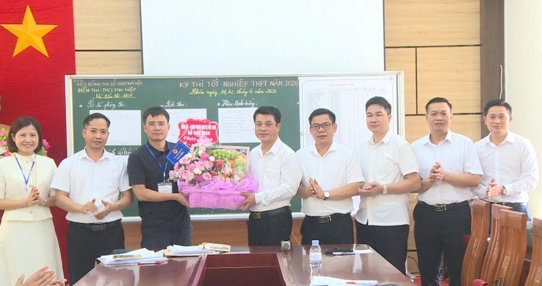 Hát Môn: Lãnh đạo xã thăm, động viên các Hội đồng thi tốt nghiệp THPT năm 2026- Ảnh 1.