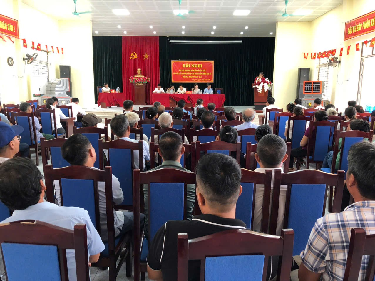 Đại biểu HĐND xã Hồng Sơn (tổ đại biểu số 03) tiếp xúc cử tri trước Kỳ họp thứ hai HĐND xã Hồng Sơn khóa XXI, nhiệm kỳ 2026-2031- Ảnh 1.