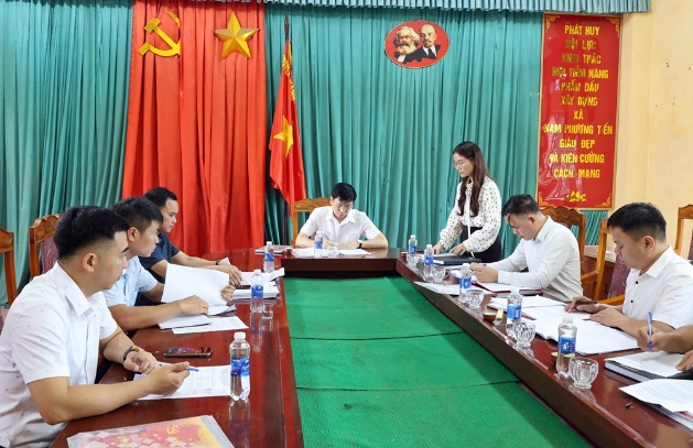 Đoàn công tác của Đảng ủy đã kiểm tra tại thôn Nam Hài- Ảnh 1.