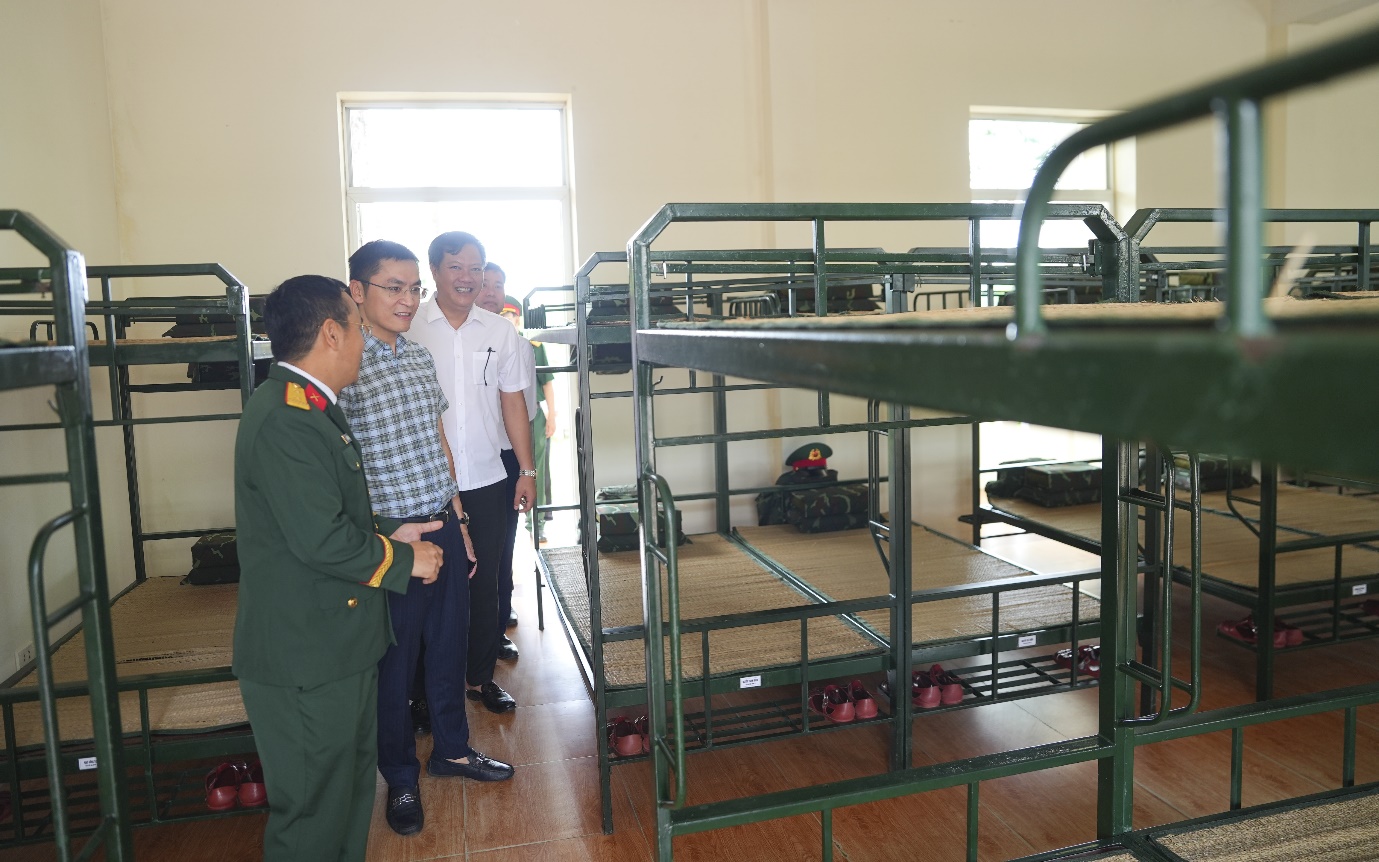 Xã Gia Lâm thăm, động viên chiến sĩ mới tại Lữ đoàn Pháo binh 45- Ảnh 3.