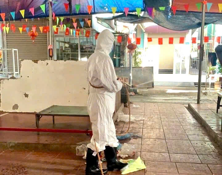 QUỐC OAI TRIỂN KHAI PHUN DIỆT RUỒI, VỆ SINH KHỬ TRÙNG TIÊU ĐỘC MÔI TRƯỜNG SAU TIÊM PHÒNG ĐẠI TRÀ ĐỢT 1 NĂM 2026- Ảnh 1.