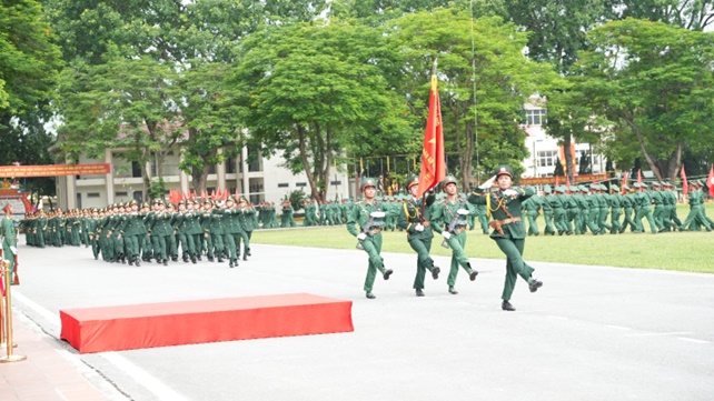 Đồng chí Trần Văn Nghĩa - Phó Bí thư Thường trực Đảng uỷ xã Hoài Đức dự Lễ tuyên thệ chiến sĩ mới năm 2026- Ảnh 4.