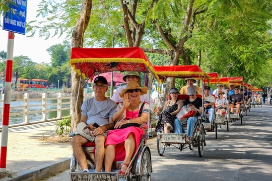 Hà Nội công bố 11 thủ tục hành chính lĩnh vực Du lịch theo Quyết định số 812/QĐ-TTPVHCC- Ảnh 1. Hà Nội công bố 11 thủ tục hành chính lĩnh vực Du lịch theo Quyết định số 812/QĐ-TTPVHCC- Ảnh 1.