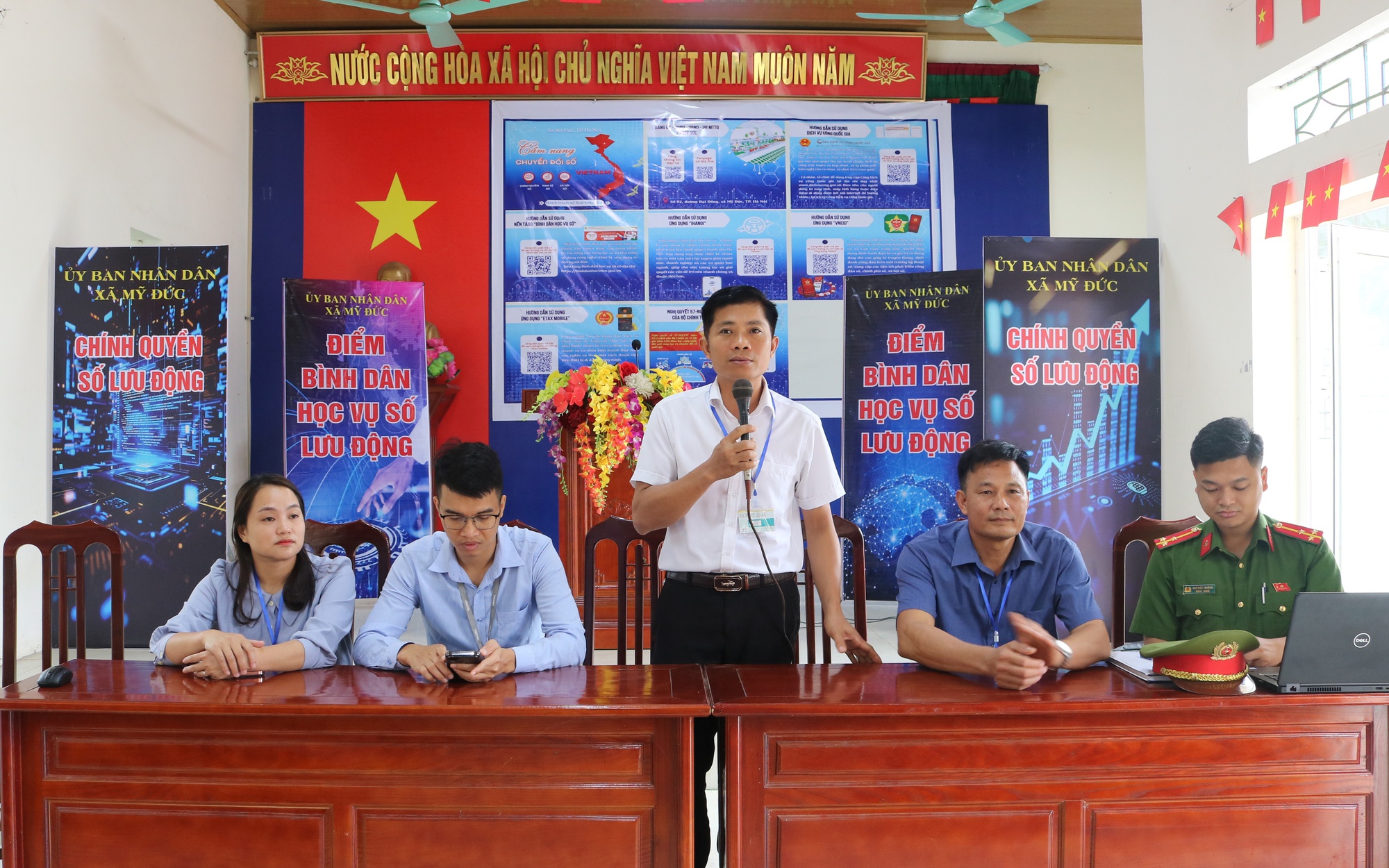 Xã Mỹ Đức triển khai thí điểm mô hình “Chính quyền số lưu động” tại thôn Gốc Báng