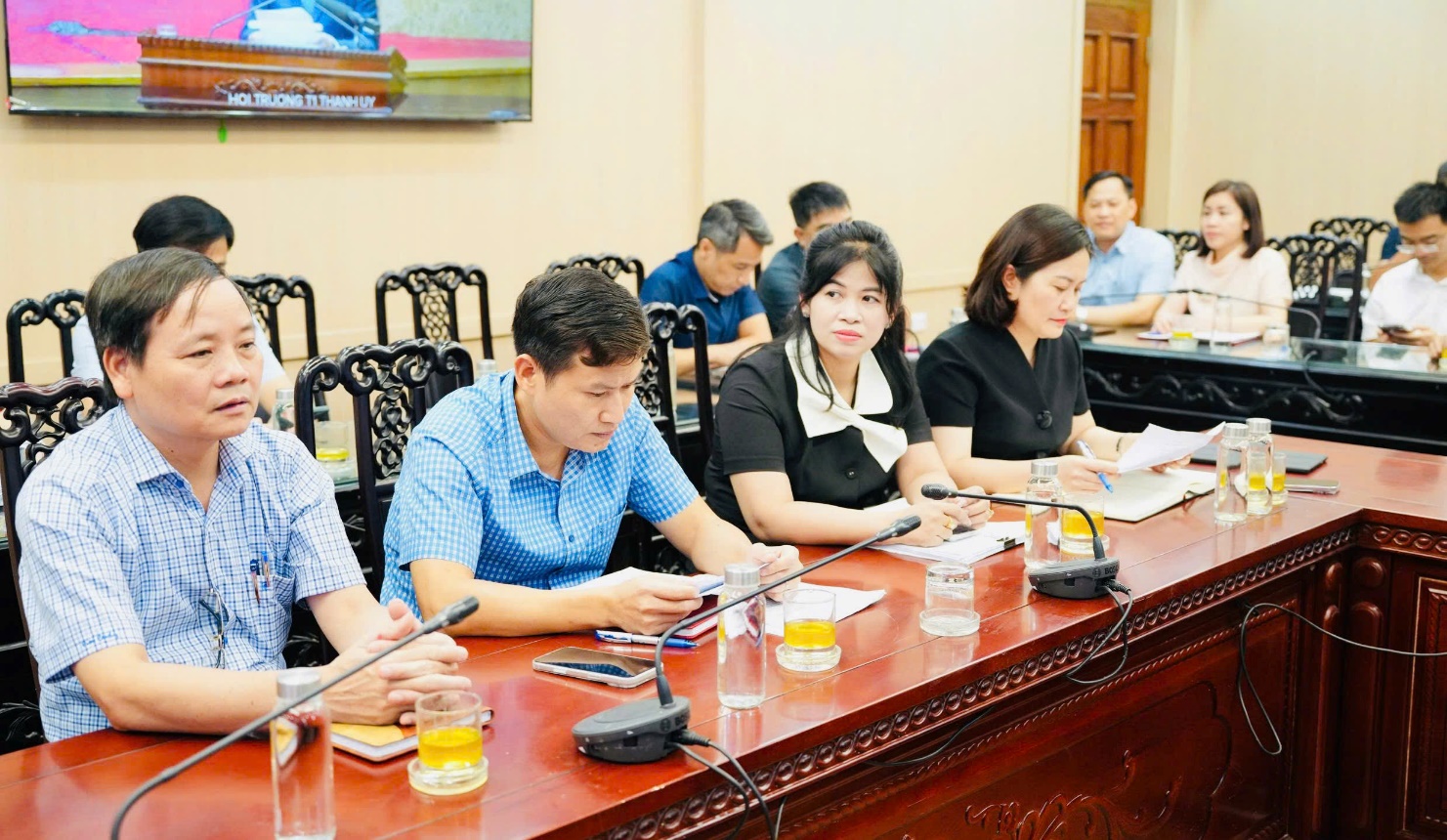 Ban Thường vụ Đảng ủy xã tổ chức tiếp sóng Hội nghị sơ kết 01 năm vận hành chính quyền địa phương 02 cấp trên địa bàn Thành phố từ điểm cầu của Thành ủy- Ảnh 2.