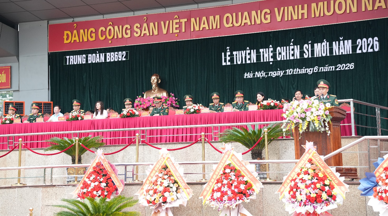 Đồng chí Trần Văn Nghĩa - Phó Bí thư Thường trực Đảng uỷ xã Hoài Đức dự Lễ tuyên thệ chiến sĩ mới năm 2026- Ảnh 2.