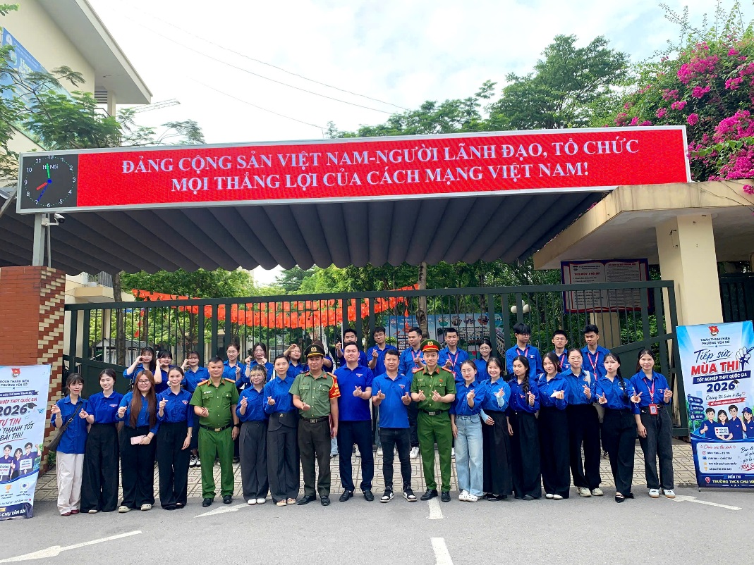 Công an phường Yên Sở phối hợp với Đoàn phường Yên Sở ra quân tiếp sức, bảo vệ kỳ thi tốt nghiệp trung học phổ thông năm 2026- Ảnh 1.