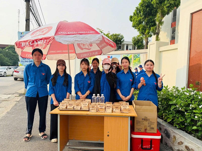 XÃ PHÙ ĐỔNG CHUNG TAY ĐẢM BẢO AN NINH, TRẬT TỰ VÀ HỖ TRỢ THÍ SINH THAM DỰ KỲ THI TỐT NGHIỆP THPT NĂM 2026- Ảnh 7.