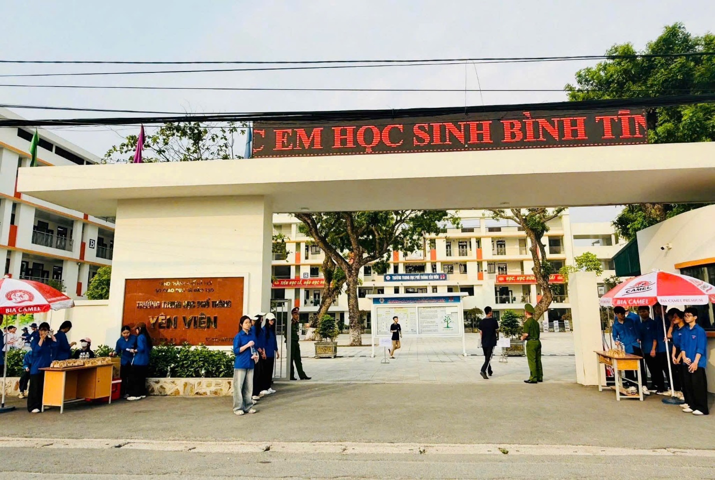 XÃ PHÙ ĐỔNG CHUNG TAY ĐẢM BẢO AN NINH, TRẬT TỰ VÀ HỖ TRỢ THÍ SINH THAM DỰ KỲ THI TỐT NGHIỆP THPT NĂM 2026- Ảnh 9.