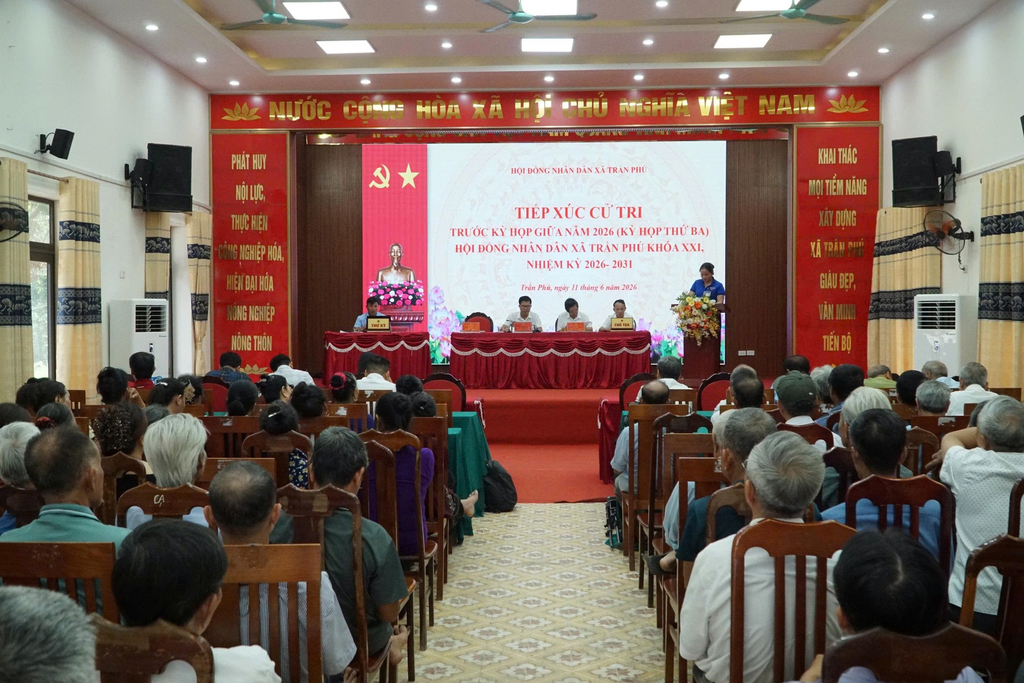 Đơn vị bầu cử số 7 HĐND xã tiếp xúc cử tri trước kỳ họp thường lệ giữa năm 2026- Ảnh 1.