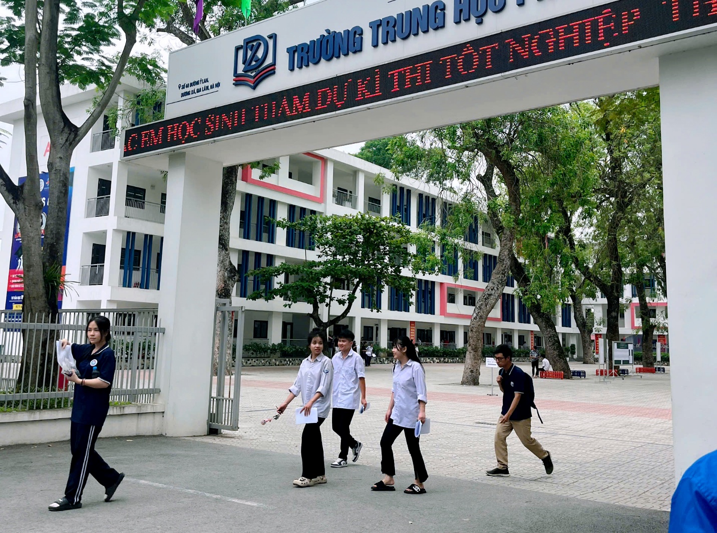 Xã Gia Lâm bảo đảm an toàn, nghiêm túc trong ngày thi đầu tiên Kỳ thi tốt nghiệp Trung học phổ thông năm 2026- Ảnh 5.