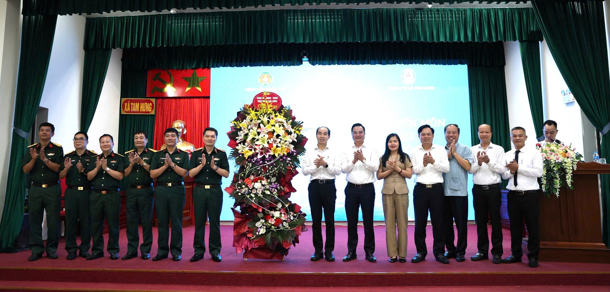 Xã Tam Hưng và Bệnh viện Quân y 103 đưa dịch vụ y tế chất lượng cao đến gần dân- Ảnh 1.