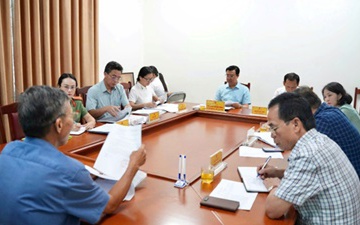 Đồng chí Nguyễn Thanh Bình - Bí thư Đảng ủy, Chủ tịch HĐND xã tiếp công dân định kỳ tháng 6