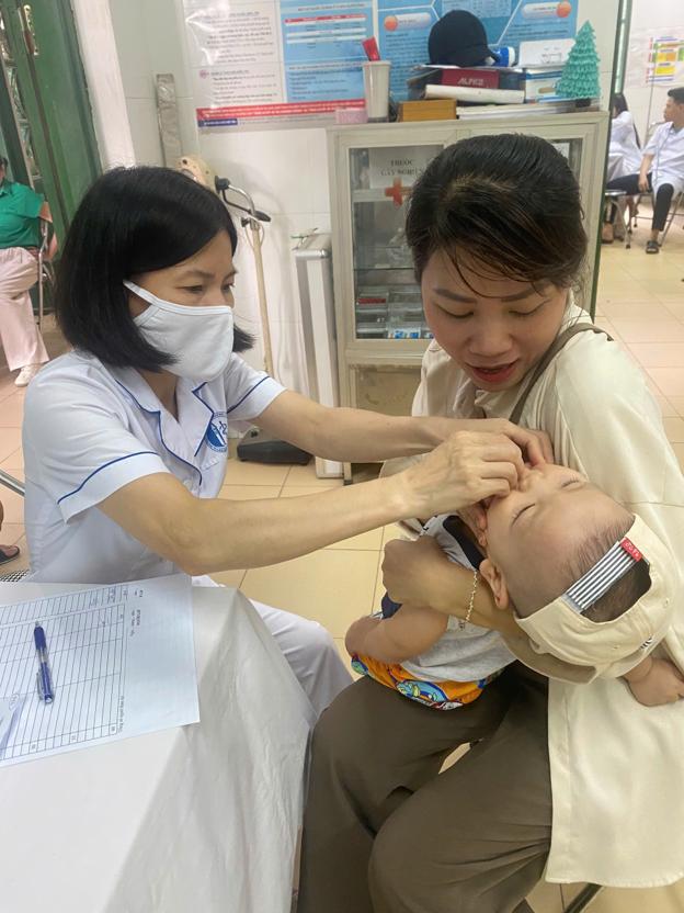 Phường Đông Ngạc: Hơn 99,9% trẻ trong độ tuổi được bổ sung Vitamin A- Ảnh 2.