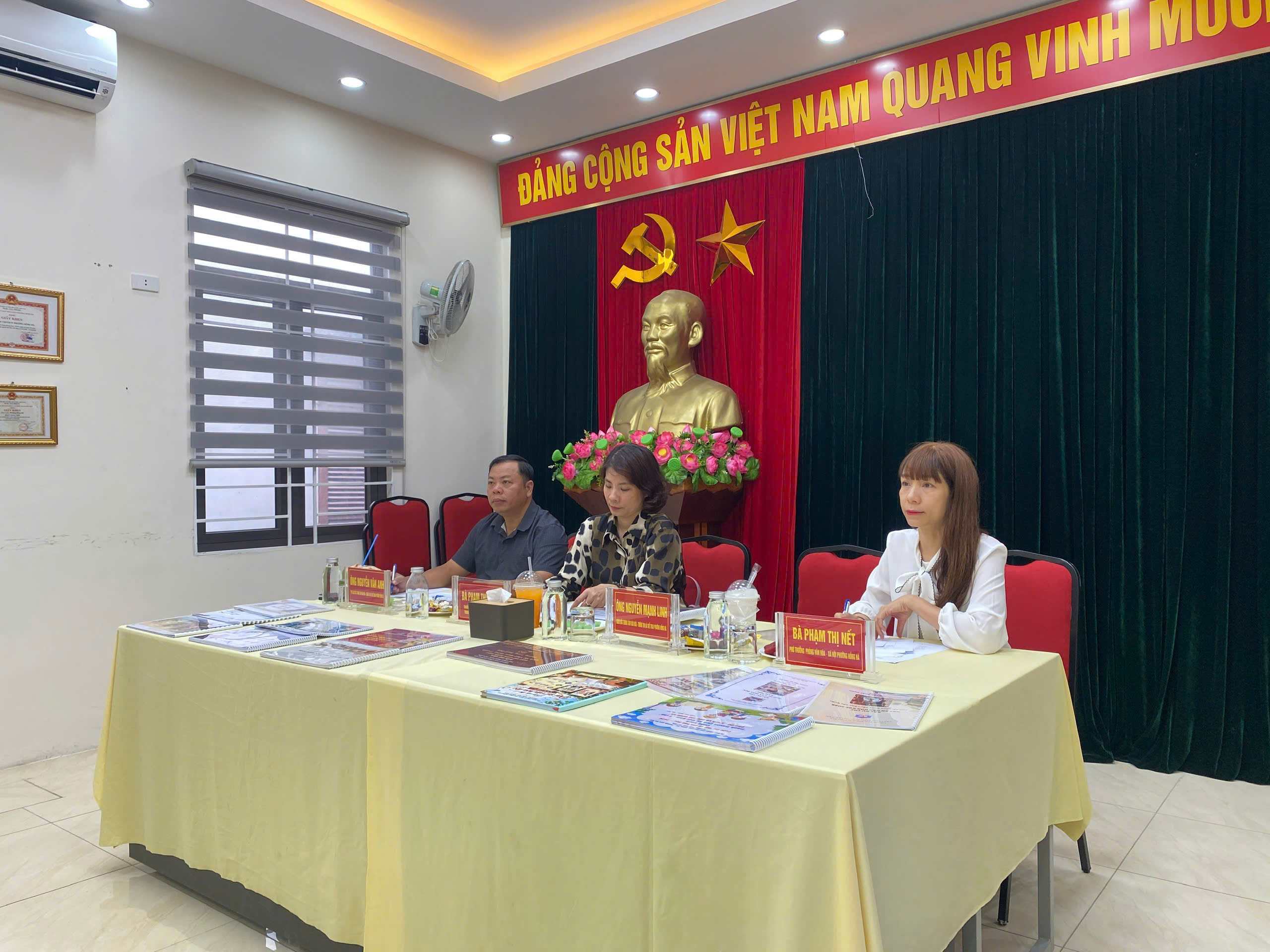 LAN TỎA YÊU THƯƠNG VÀ VĂN HÓA ĐỌC: PHƯỜNG HỒNG HÀ TỔ CHỨC CHẤM SƠ KHẢO CUỘC THI “GIA ĐÌNH ĐỌC SÁCH – PHÁT TRIỂN TỦ SÁCH GIA ĐÌNH KẾT NỐI YÊU THƯƠNG” NĂM 2026- Ảnh 1.
