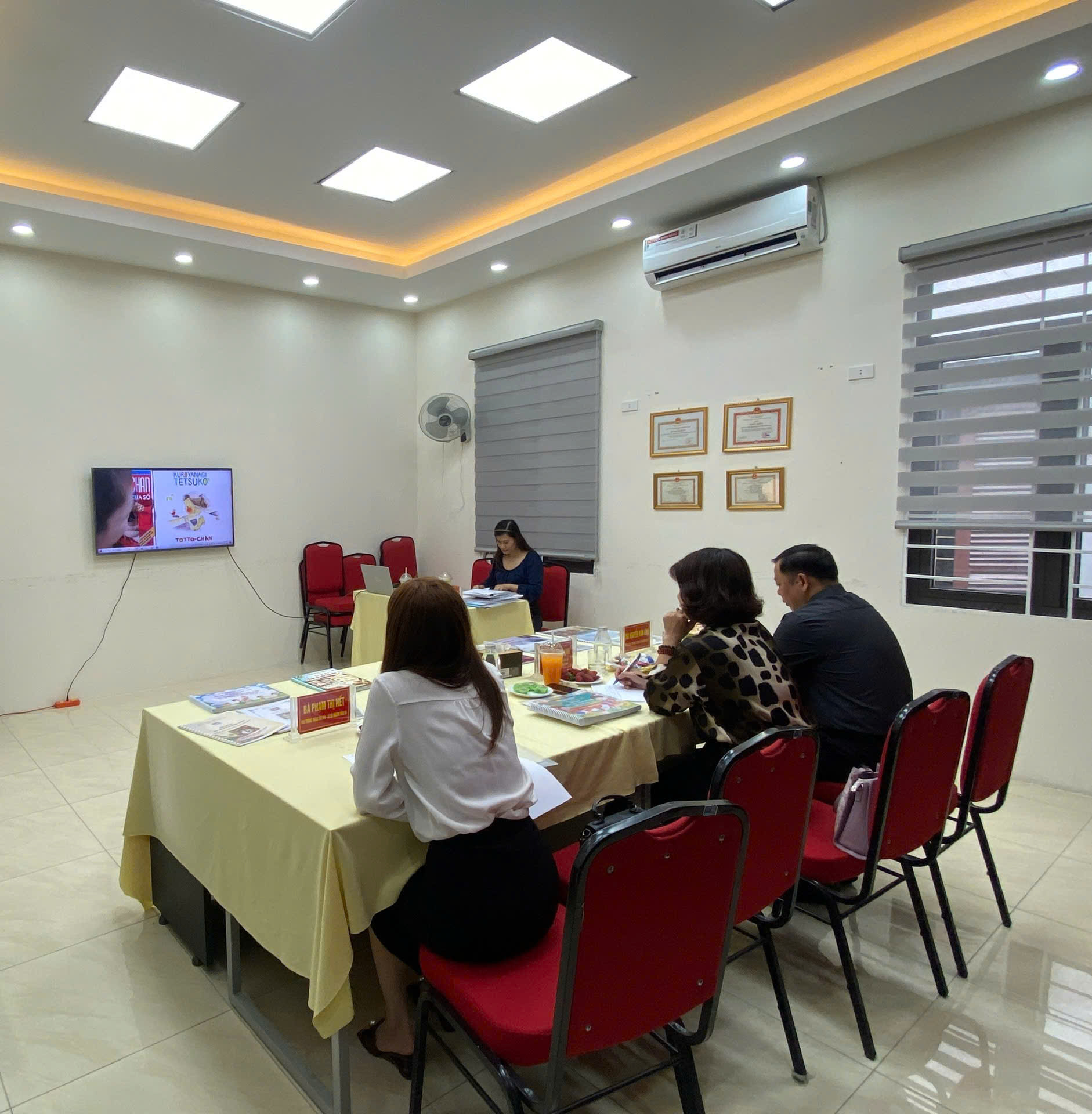LAN TỎA YÊU THƯƠNG VÀ VĂN HÓA ĐỌC: PHƯỜNG HỒNG HÀ TỔ CHỨC CHẤM SƠ KHẢO CUỘC THI “GIA ĐÌNH ĐỌC SÁCH – PHÁT TRIỂN TỦ SÁCH GIA ĐÌNH KẾT NỐI YÊU THƯƠNG” NĂM 2026- Ảnh 2.