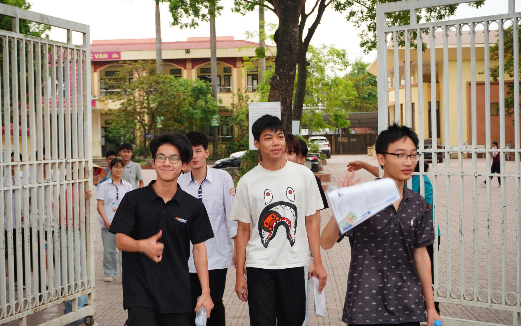 Các thí sinh phường Chương Mỹ hoàn thành môn thi đầu tiên của kỳ thi tốt nghiệp THPT năm 2026