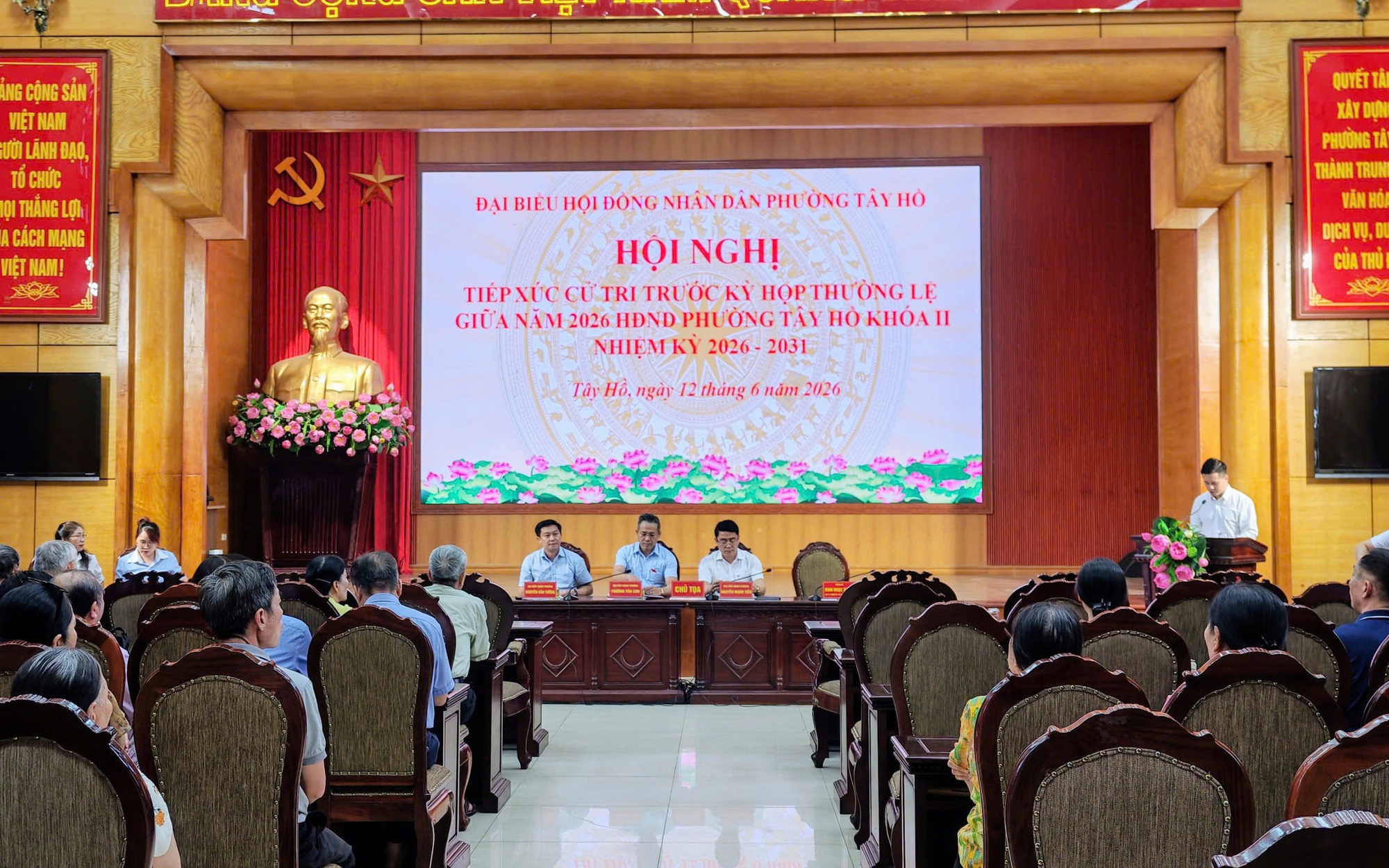 Phường Tây Hồ tổ chức hội nghị tiếp xúc cử tri của Tổ đại biểu Hội đồng nhân dân phường số 6