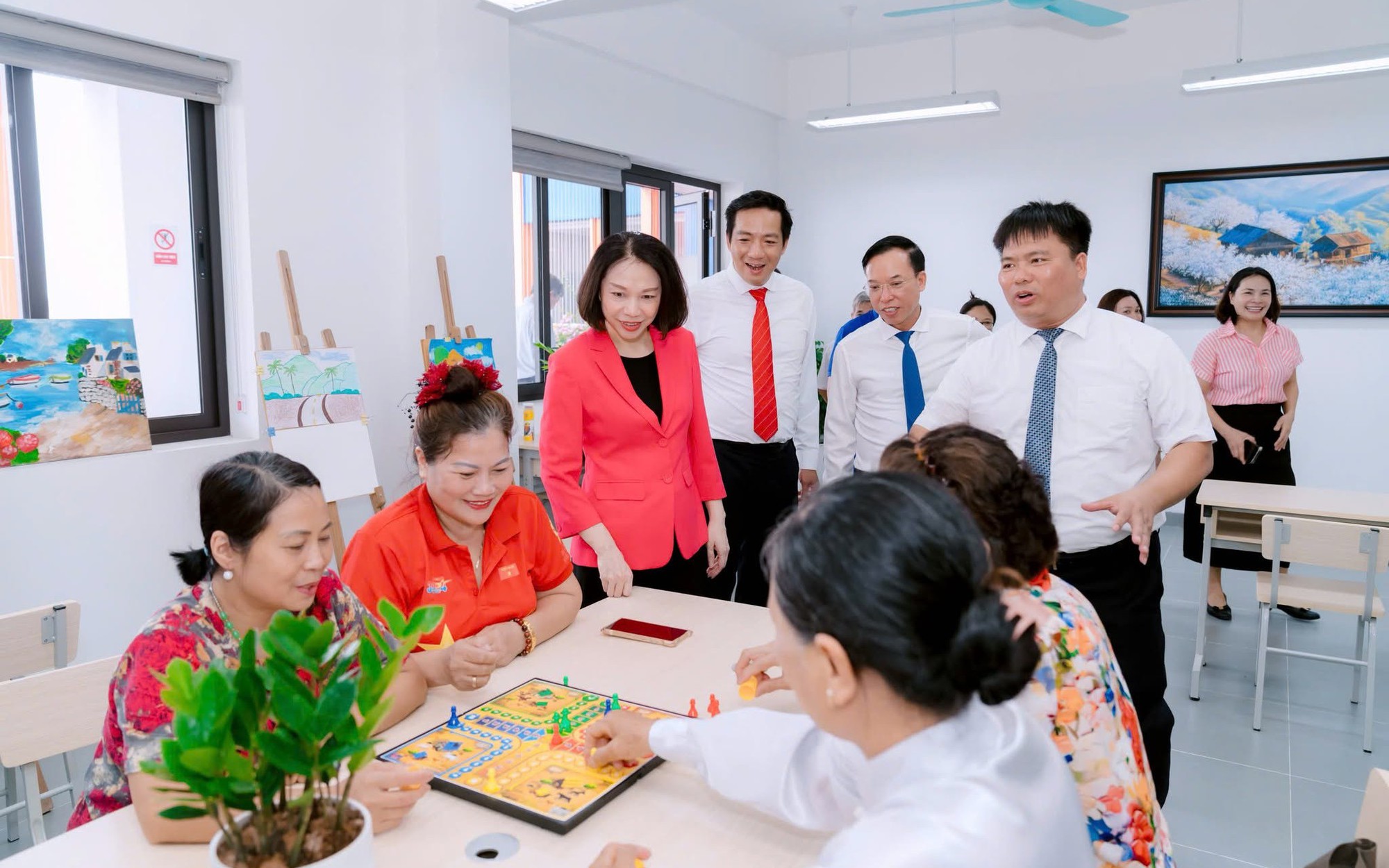 KHAI TRƯƠNG CƠ SỞ CHĂM SÓC SỨC KHỎE NGƯỜI CAO TUỔI PHƯỜNG LONG BIÊN – TRAO GỬI YÊU THƯƠNG, LAN TỎA GIÁ TRỊ NHÂN VĂN