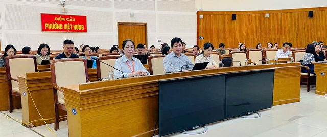 Tổ chức lớp bồi dưỡng kiến thức chuyên sâu về ứng dụng AI cho cán bộ, công chức, viên chức khối Chính quyền trên địa bàn 03 phường Long Biên, Việt Hưng, Phúc Lợi năm 2026.- Ảnh 1.