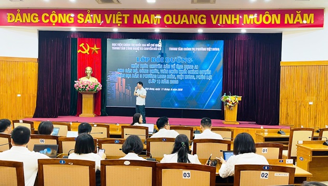 Tổ chức lớp bồi dưỡng kiến thức chuyên sâu về ứng dụng AI cho cán bộ, công chức, viên chức khối Chính quyền trên địa bàn 03 phường Long Biên, Việt Hưng, Phúc Lợi năm 2026.- Ảnh 3.