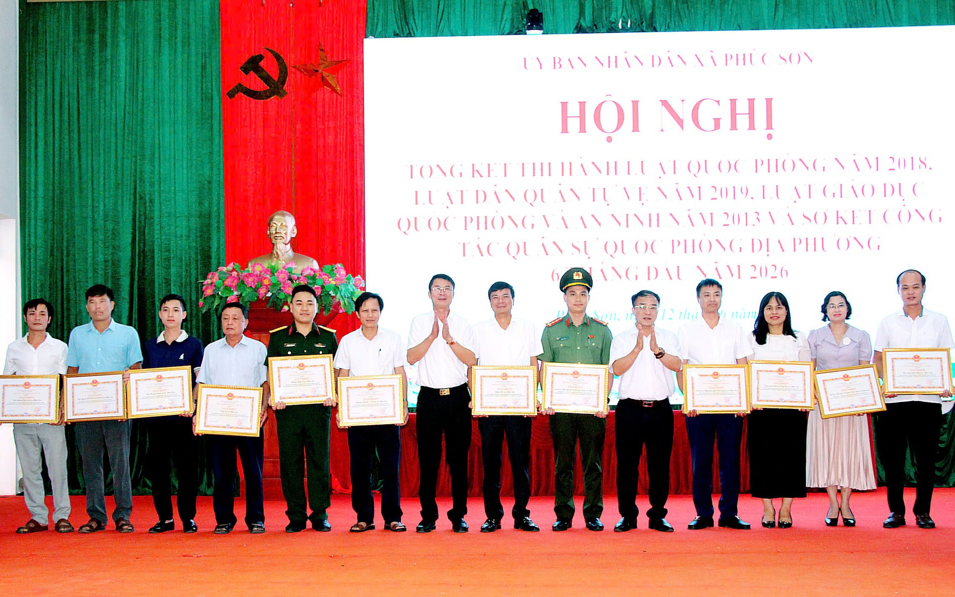 UBND XÃ PHÚC SƠN TỔ CHỨC HỘI NGHỊ TỔNG KẾT THI HÀNH PHÁP LUẬT VỀ QUỐC PHÒNG – AN NINH VÀ CÔNG BỐ QUYẾT ĐỊNH KHEN THƯỞNG