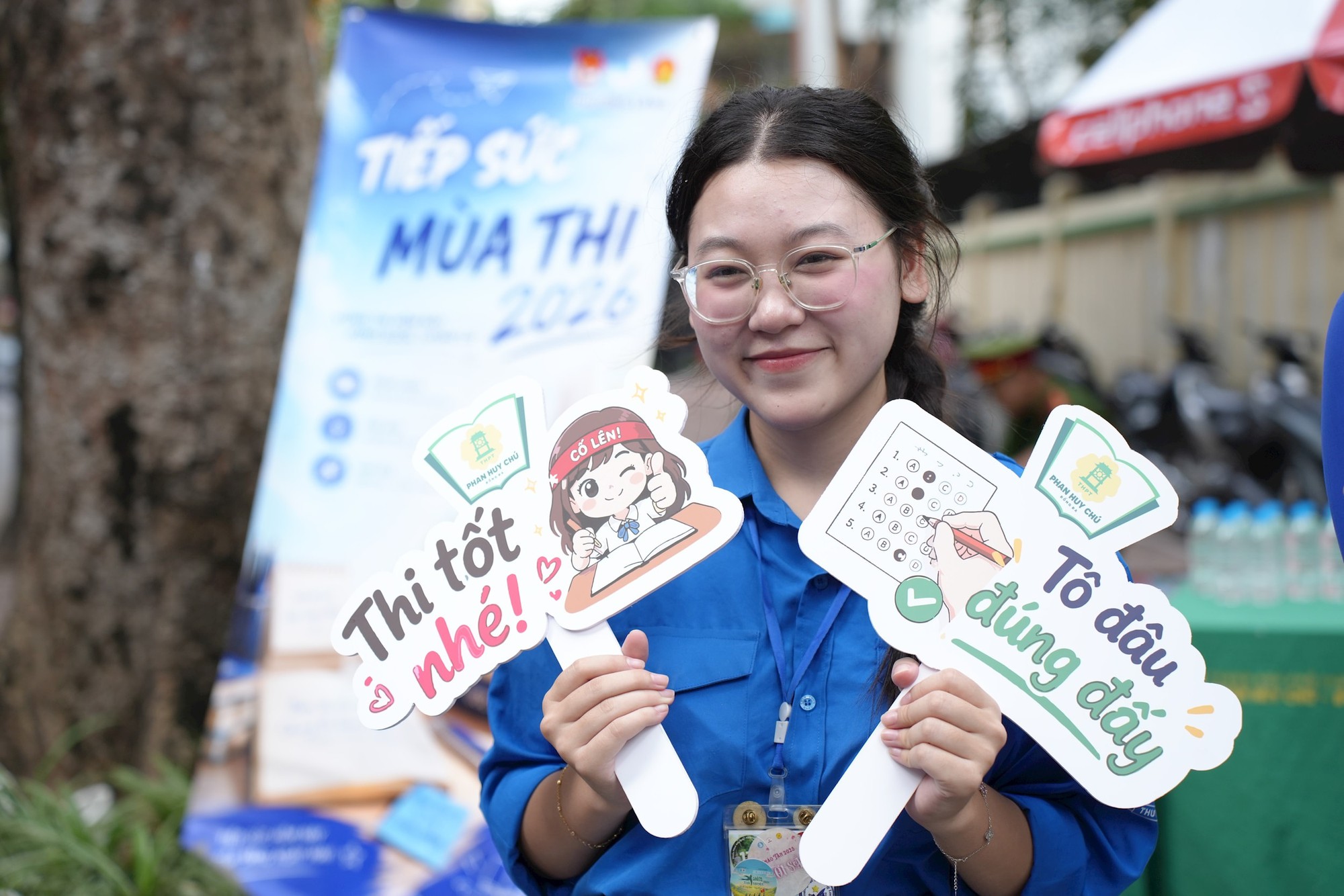 Dấu ấn những nữ sinh tình nguyện tiếp lửa mùa thi- Ảnh 3.