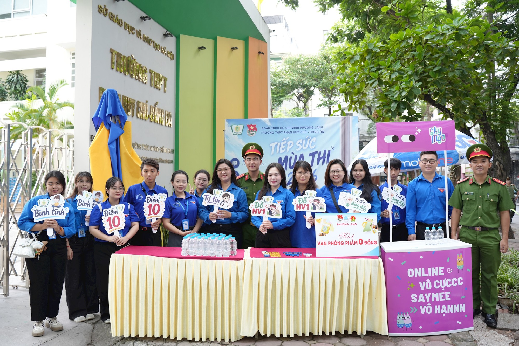 Dấu ấn những nữ sinh tình nguyện tiếp lửa mùa thi- Ảnh 2.