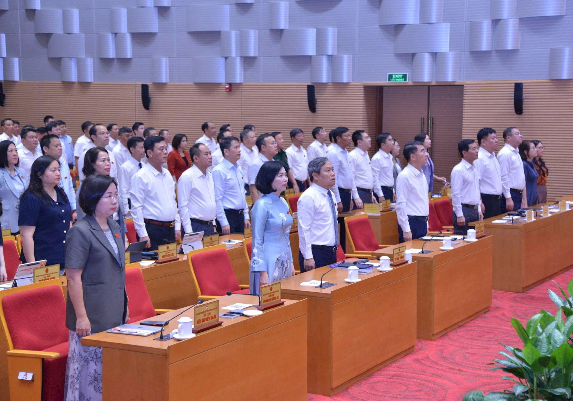 Khai mạc kỳ họp thứ tư HĐND thành phố Hà Nội: Tiếp tục triển khai các nội dung thi hành Luật Thủ đô năm 2026- Ảnh 1.