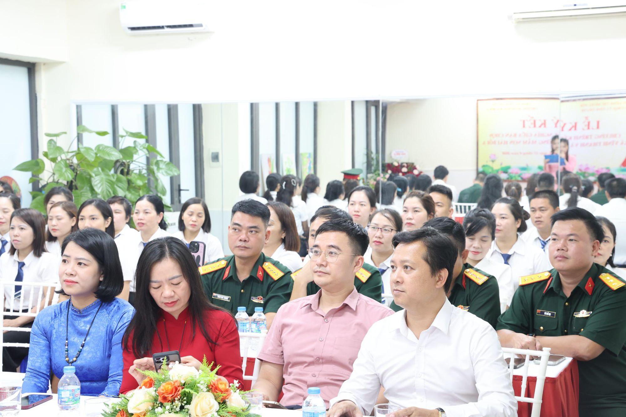 Ban Chỉ huy Quân sự xã Vĩnh Thanh kết nghĩa với Trường Mầm non Hải Bối A: Gắn kết quân - dân, chung tay chăm lo thế hệ trẻ- Ảnh 3.