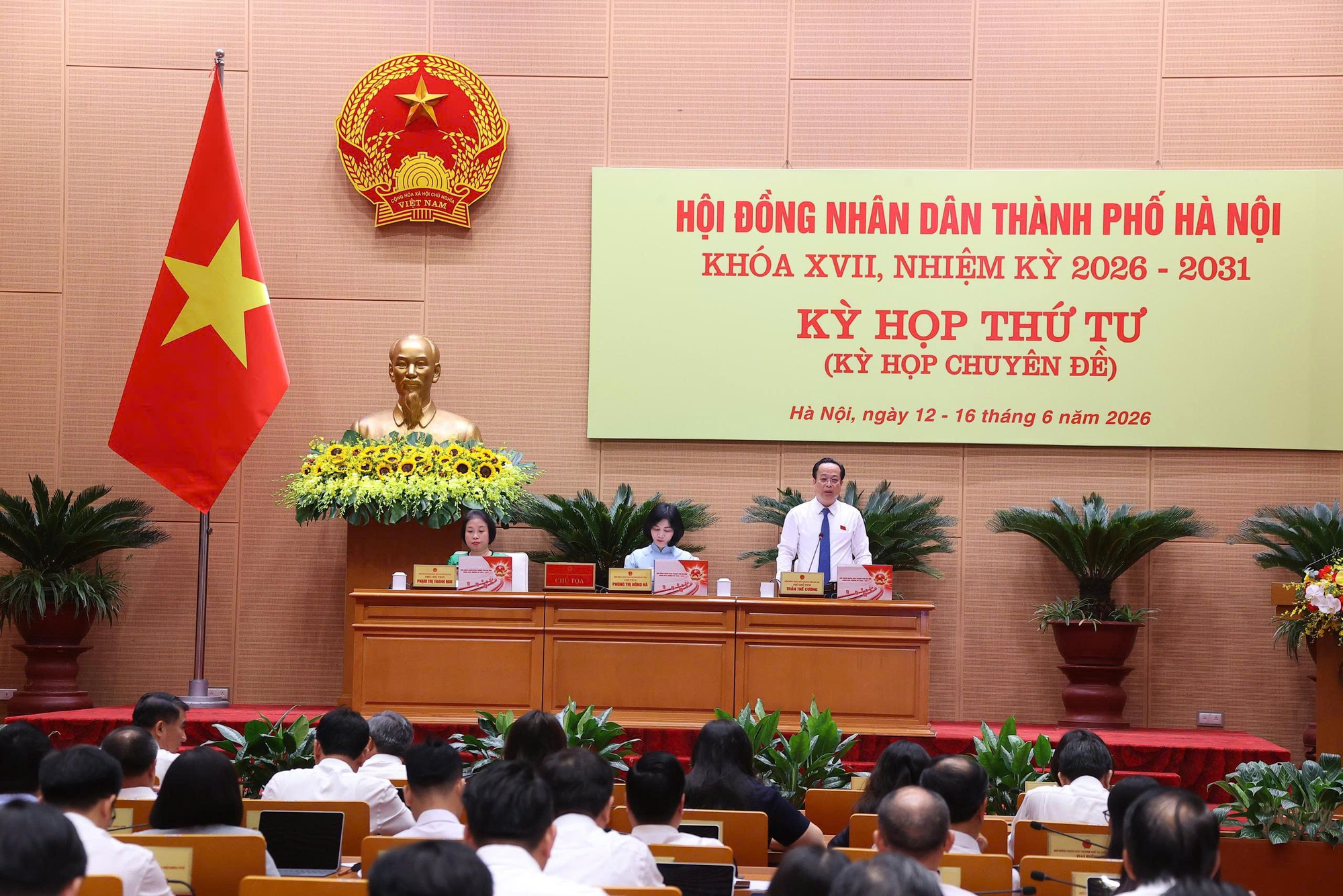 Khai mạc kỳ họp thứ tư HĐND thành phố Hà Nội- Ảnh 1.