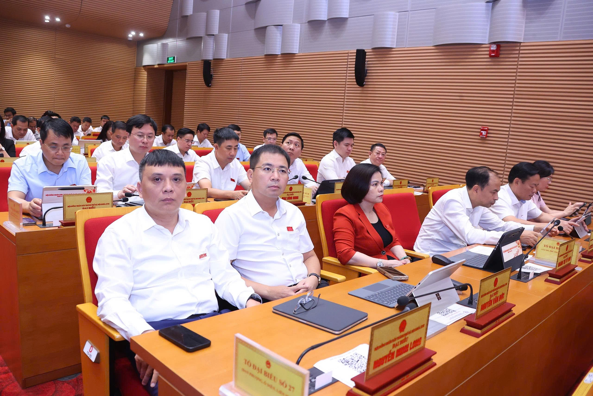 Khai mạc kỳ họp thứ tư HĐND thành phố Hà Nội- Ảnh 4.