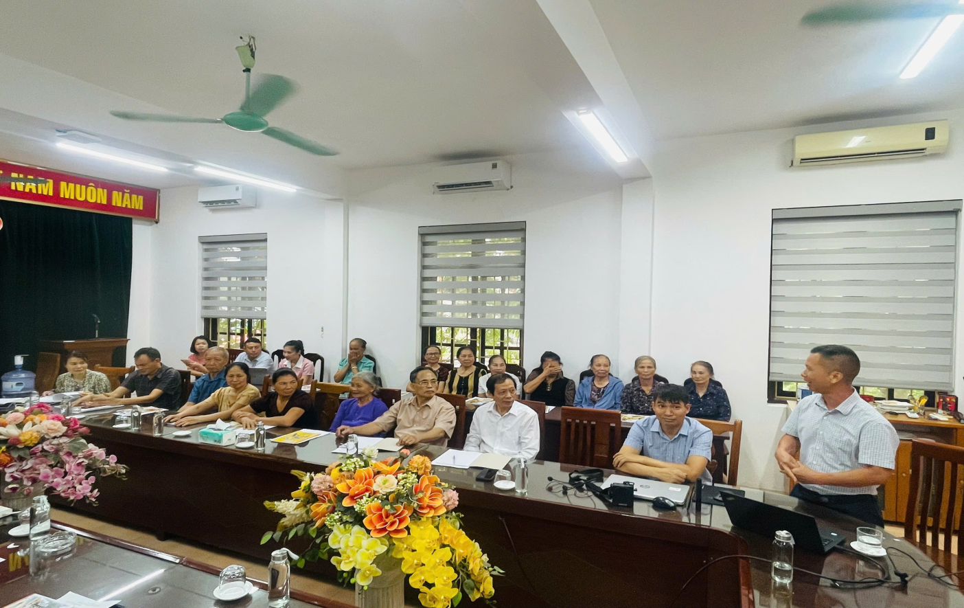 Trung tâm Khuyến nông Hà Nội tổ chức tập huấn chuyển giao tiến bộ kỹ thuật trồng và chăm sóc cây bưởi Diễn cho nông dân xã Ô Diên- Ảnh 2.