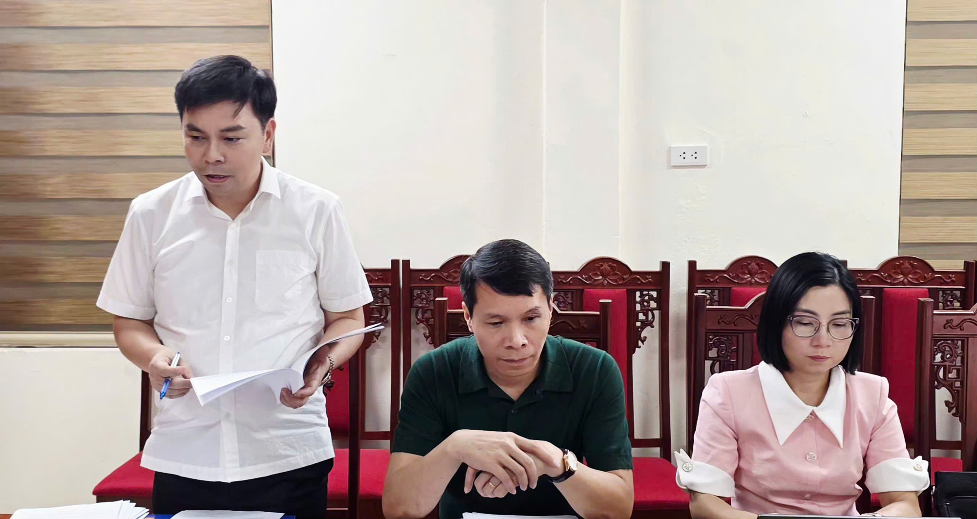 ĐỒNG CHÍ CHỦ TỊCH UBND XÃ HÁT MÔN CHỦ TRÌ HỌP TRIỂN KHAI MỘT SỐ NỘI DUNG QUAN TRỌNG PHỤC VỤ KỲ HỌP HĐND XÃ- Ảnh 3.
