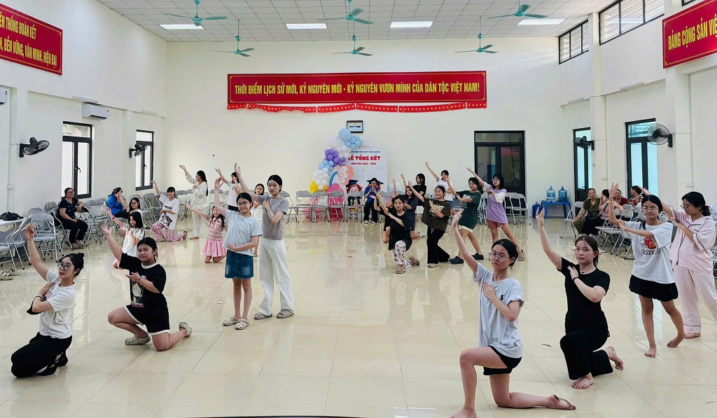 PHƯỜNG PHƯƠNG LIỆT KHAI MẠC LỚP TẬP HUẤN MÚA HÁT TẬP THỂ VÀ CA KHÚC MĂNG NON HÈ 2026- Ảnh 3.