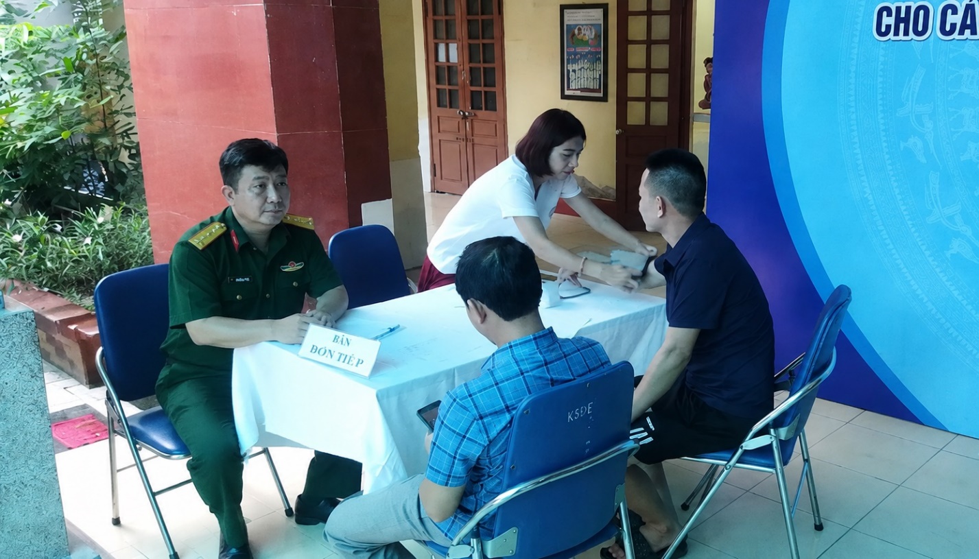 Hoài Đức tổ chức khám sức khỏe cho 70 sĩ quan, quân nhân dự bị chuẩn bị cho công tác huấn luyện- Ảnh 1.