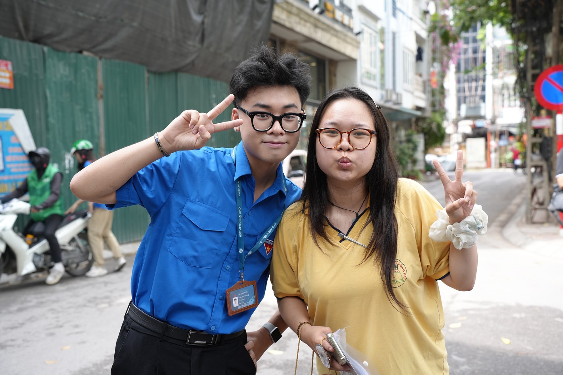 Phụ huynh nghẹn ngào, sĩ tử hào hứng lên lịch "xả hơi"- Ảnh 6.