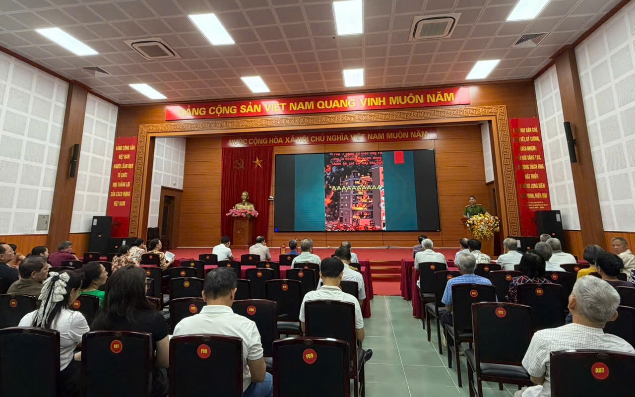 Phường Long Biên tuyên truyền kỹ năng, nghiệp vụ PCCC cho Đảng viên các tổ dân phố 8,9,10,11,12,13,14,15,16,17,18