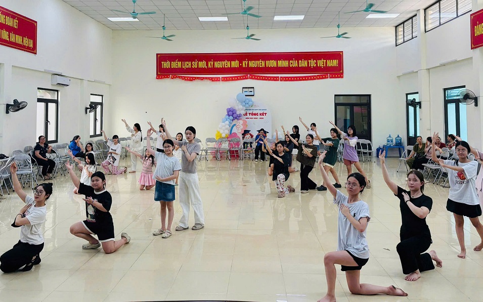 PHƯỜNG PHƯƠNG LIỆT KHAI MẠC LỚP TẬP HUẤN MÚA HÁT TẬP THỂ VÀ CA KHÚC MĂNG NON HÈ 2026