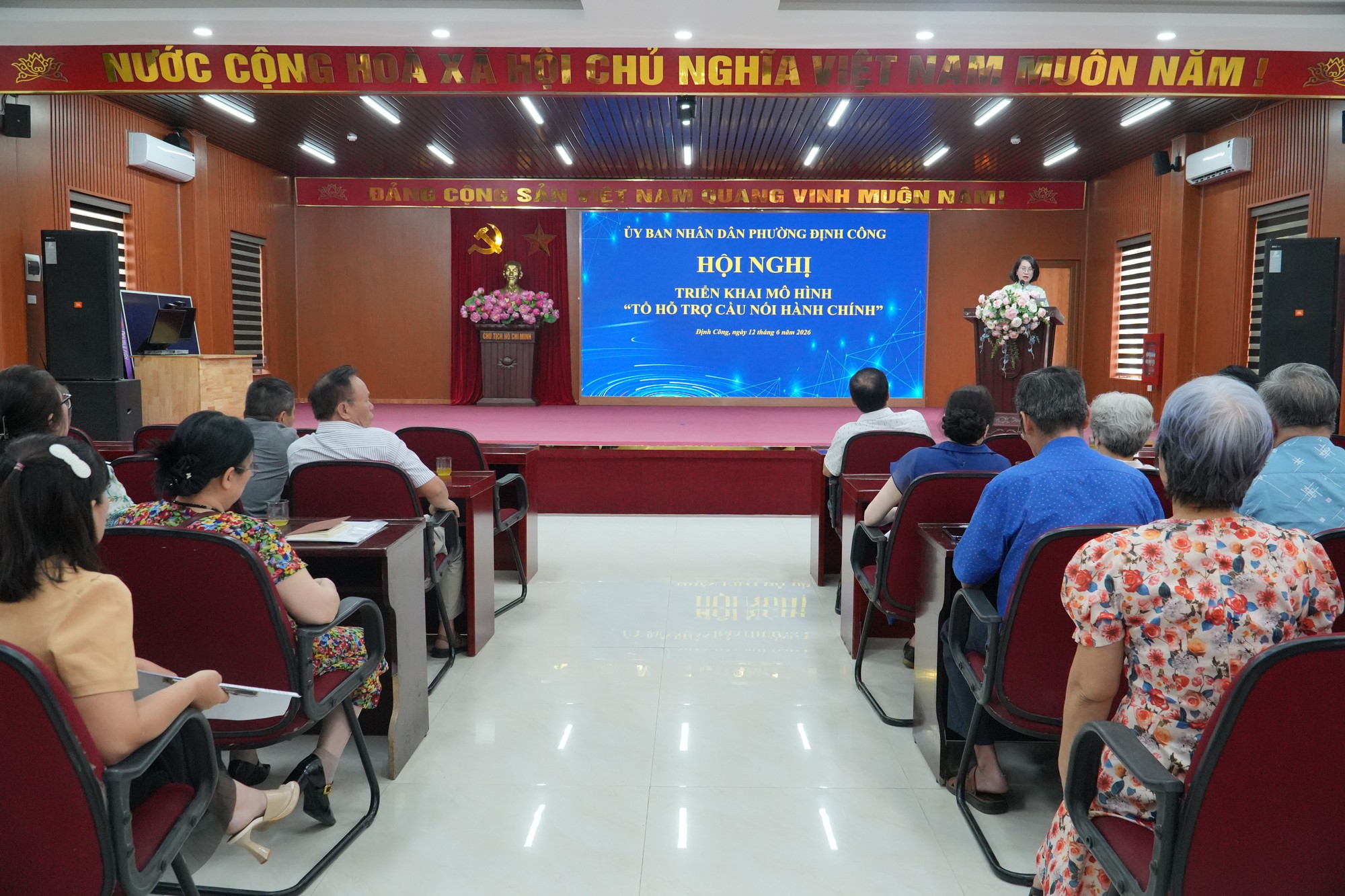 Định Công ra mắt mô hình “Tổ hỗ trợ Cầu nối hành chính”- Ảnh 1.