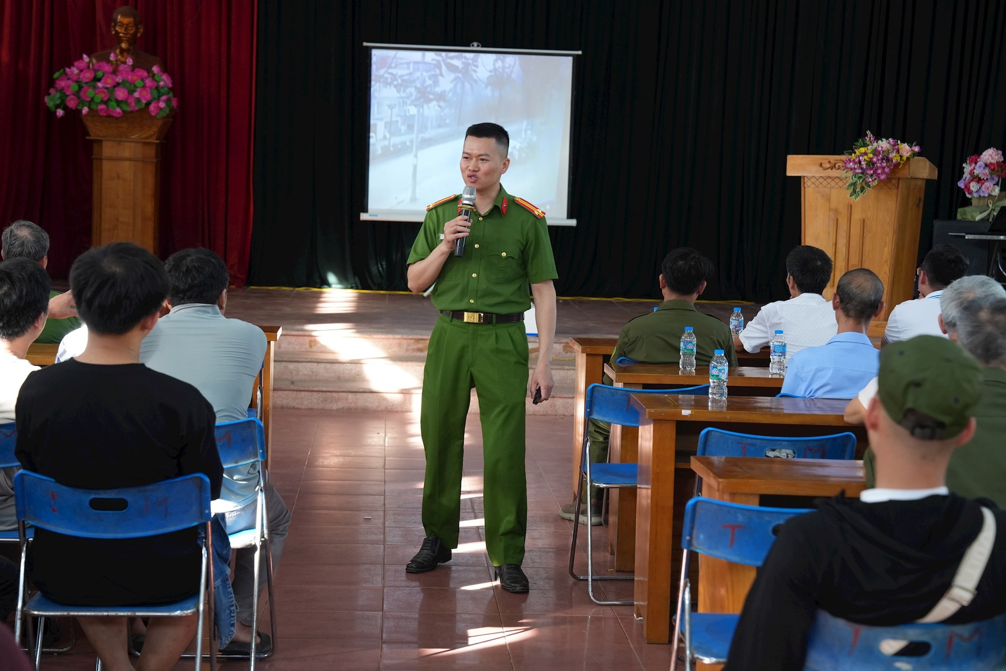 Phường Phú Lương tuyên truyền pháp luật và diễn tập phòng cháy, chữa cháy- Ảnh 1.