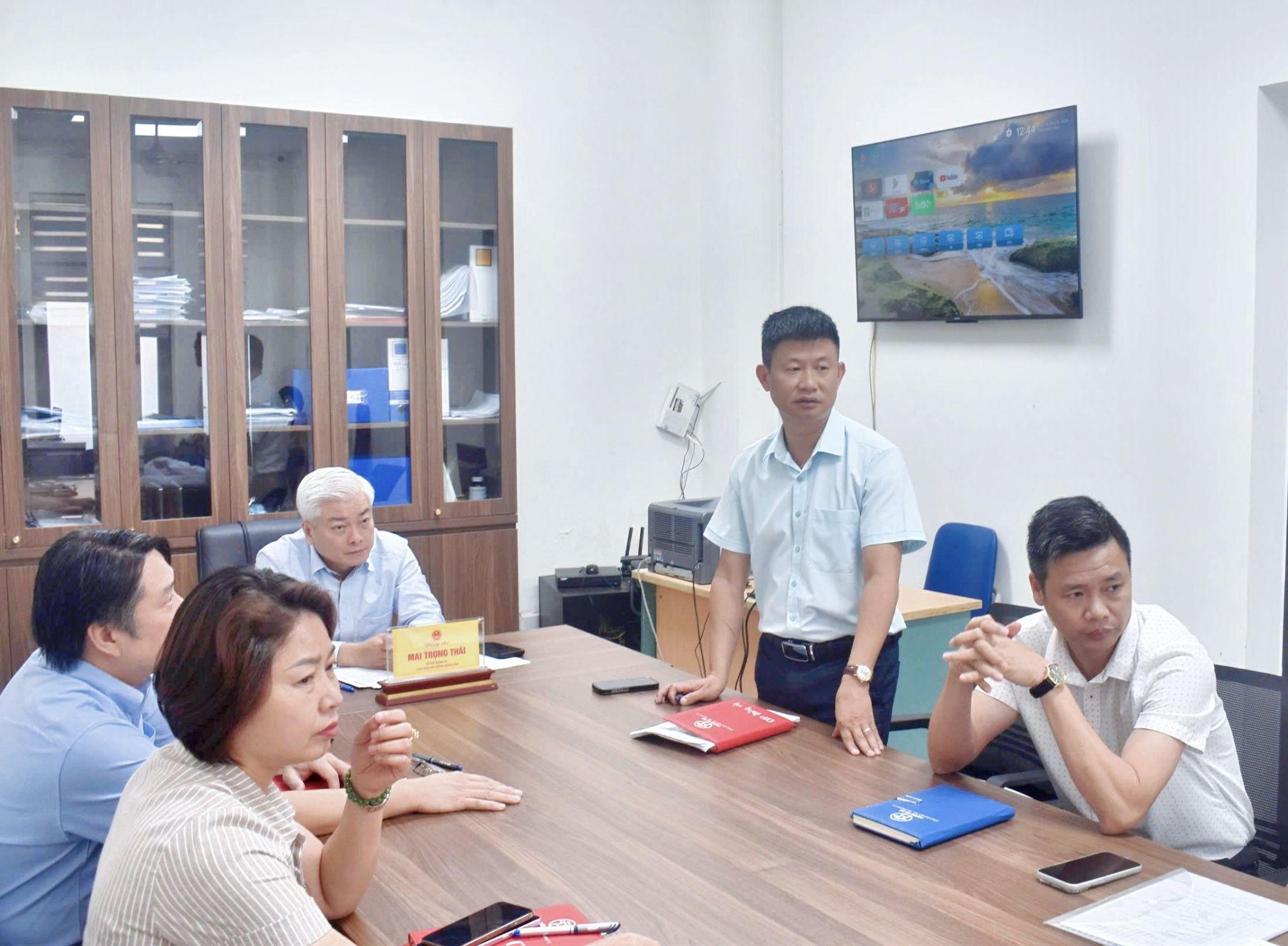 Đồng chí Bí thư Đảng ủy Phường Đại Mỗ tiếp công dân định kỳ, giải quyết vướng mắc từ cơ sở- Ảnh 1.