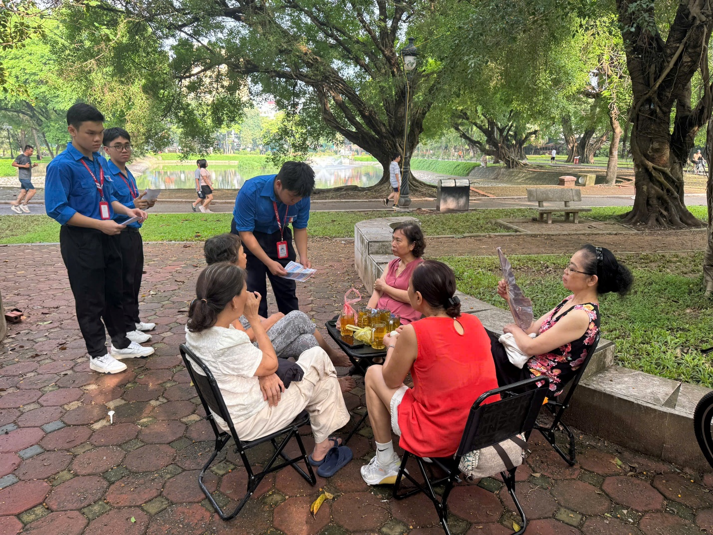 Phường Hai Bà Trưng: Ra quân cao điểm xử lý chó thả rông tại công viên Thống Nhất.- Ảnh 7.