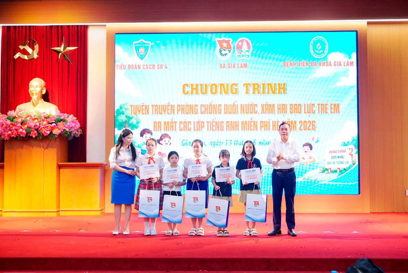 Xã Gia Lâm tổ chức chương trình tuyên truyền phòng chống đuối nước, xâm hại, bạo lực trẻ em và ra mắt các lớp học tiếng Anh miễn phí hè năm 2026- Ảnh 5.