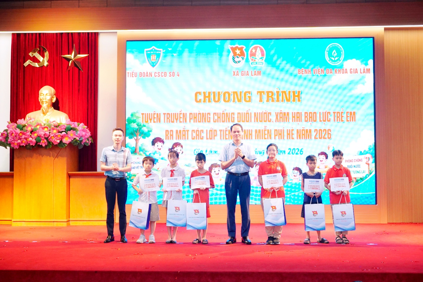 Xã Gia Lâm tổ chức chương trình tuyên truyền phòng chống đuối nước, xâm hại, bạo lực trẻ em và ra mắt các lớp học tiếng Anh miễn phí hè năm 2026- Ảnh 6.