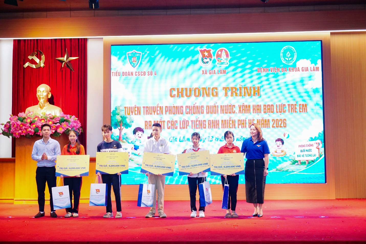 Xã Gia Lâm tổ chức chương trình tuyên truyền phòng chống đuối nước, xâm hại, bạo lực trẻ em và ra mắt các lớp học tiếng Anh miễn phí hè năm 2026- Ảnh 7.